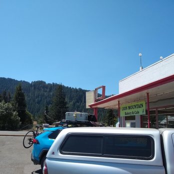Lion Mountain Bakery - Outside view of the cafe - Bakeries Near Me - Oakridge, Oregon