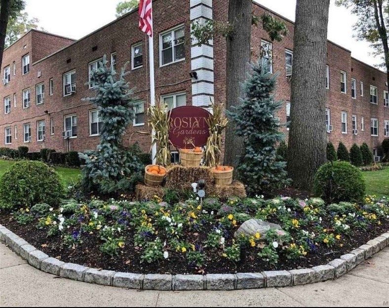 ROSLYN GARDENS TENANTS Updated September 2024 225 Warner Ave