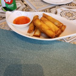 Wing Sing Inn - Spring roll appetizer