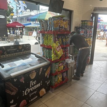 7 Eleven - Convenience Stores Near Me - Playa del Carmen, ROO