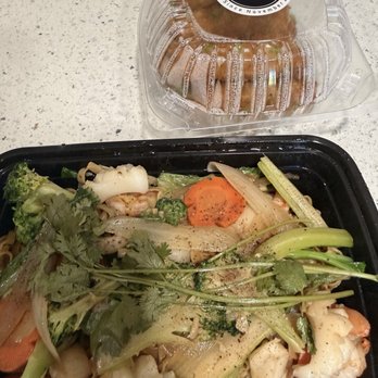 Com Food To Go - Cốm Egg Roll and Stir-fried seafood noodles tatse - Vietnamese Near Me - Garden Grove, California