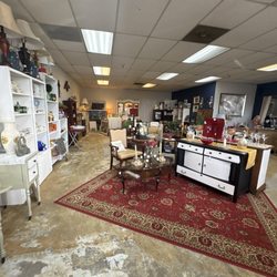 Last Ministry Boutique - Sales floor... lots of beautiful items.. Nicely displayed
