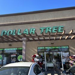 Dollar Tree - Outside nice and clean