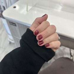 Miracle Nail Lounge - manicure