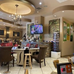 Several tables and TVs for your entertainment