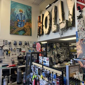 Hollywood Divers - Outdoor Gear Near Me - Los Angeles, California