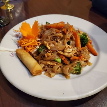 Penn’s Thai Grille - Chicken pad see ee - Thai Near Me - Bellbrook, Ohio Penn’s Thai Grille - Chicken pad see ee - Thai Near Me - Bellbrook, Ohio