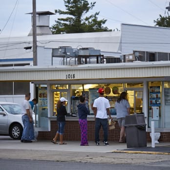 Dairy Queen Store - customers waiting for their order - Ice Cream & Frozen Yogurt Near Me - Richmond, Indiana