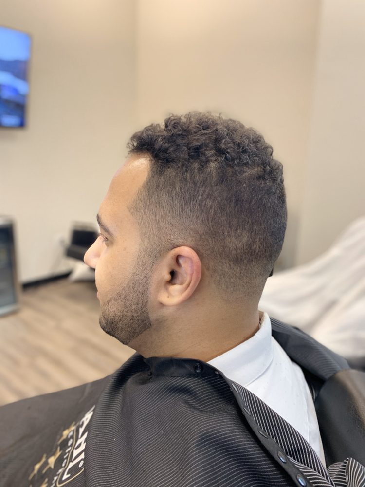 Maestro's Hair Club Logo