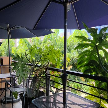 Le’s Banh Mi - Outside - Cafes Near Me - Honolulu, Hawaii