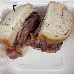 Pastrami sandwich on rye