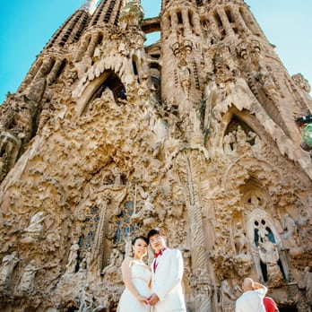 R Hadley - Wedding photo shoot at the Sagrada Familia Barcelona - Photographers Near Me - Barcelona, B