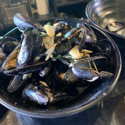 Nonna Delia's - Mussels Marinara