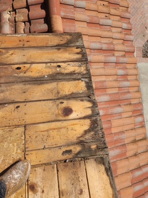 Slide of MMM Roofing