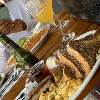 Russell's - French Toast Breakfast - American Near Me - Pasadena, California