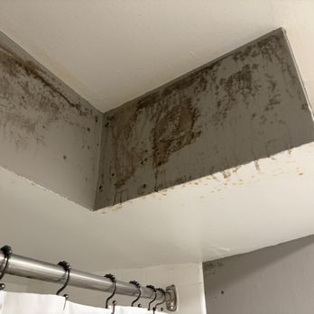 Carol Stream Crossing - Mold in Bathroom - Apartments Near Me - Carol Stream, Illinois