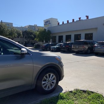 Harry's Restaurant - Parking lot - Breakfast & Brunch Near Me - Houston, Texas