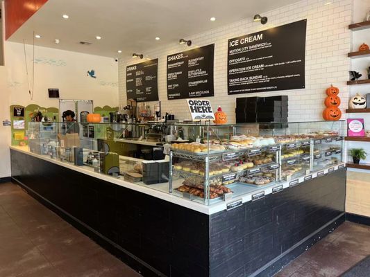 Donut Friend - Highland Park - Dessert, Ice Cream, Coffee & More by null