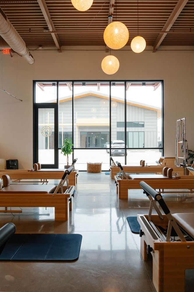 Monument Pilates Logo