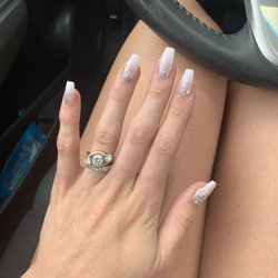 Le's Salon - Ombré manicure with glitter