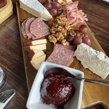 Idle Hour Winery & Kitchen - Charcuterie board - Wineries Near Me - Oakhurst, California