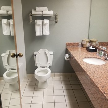 Capital Plaza Hotel - Bath - Hotels Near Me - Frankfort, Kentucky Capital Plaza Hotel - Bath - Hotels Near Me - Frankfort, Kentucky