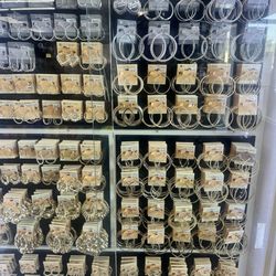 Wow Beauty Supply - Nice costume jewelry selection