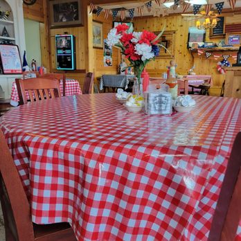 Jerry's Restaurant - a table with a red and white checkered tablecloth - American Near Me - Onalaska, Texas