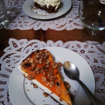 Rotas da ilha verde - Delicious cheesecake with pumpkin and walnuts (and on the back the crumble) - International Near Me - Ponta Delgada, 20