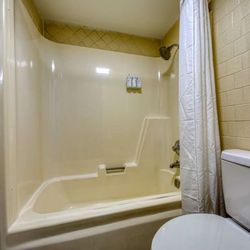 Americas Best Value Inn Somerset - KY Guest bathroom