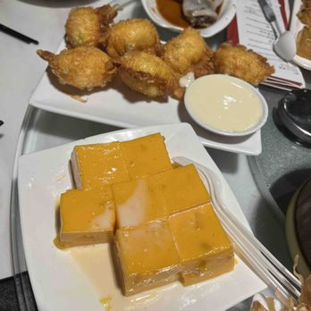 Hong Kong Bistro - Mango pudding, shrimp dumplings - Cantonese Near Me - Seattle, Washington