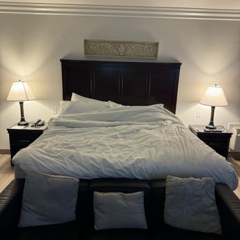 Kronborg Inn - King bed - Hotels Near Me - Solvang, California Kronborg Inn - King bed - Hotels Near Me - Solvang, California