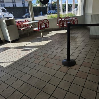 Original Tommy's - Inside seating - Burgers Near Me - Los Angeles, California Original Tommy's - Inside seating - Burgers Near Me - Los Angeles, California