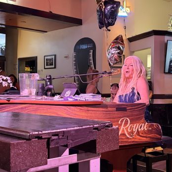 The Piano Bar - I think this was twin Kim of The Twins dueling pianos! - Piano Bars Near Me - Las Vegas, Nevada The Piano Bar - I think this was twin Kim of The Twins dueling pianos! - Piano Bars Near Me - Las Vegas, Nevada