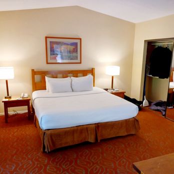 Riviera Oaks by Diamond Resorts - Master bedroom - Hotels Near Me - Ramona, California Riviera Oaks by Diamond Resorts - Master bedroom - Hotels Near Me - Ramona, California