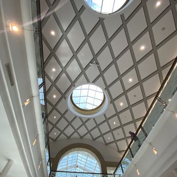 Lenox Square - Center court concourse, Lenox Square - Shopping Centers Near Me - Atlanta, Georgia Lenox Square - Center court concourse, Lenox Square - Shopping Centers Near Me - Atlanta, Georgia