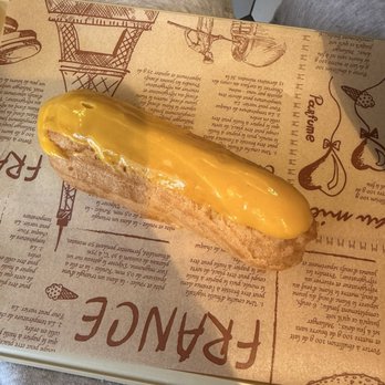 L'Avion Café - Eclair - Themed Cafes Near Me - New York, New York