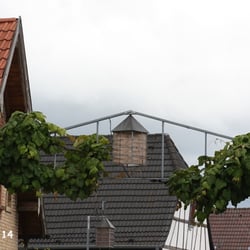 Bornheim - Wenn man durch die Stadt geht, fallen die ausgefallenen Strassenlaternen auf ...