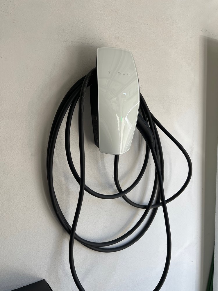 Slide of Smart Plug EV