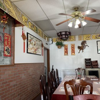 Eat First Chinese Restaurant - Nice and a tv on the other side of room - Chinese Near Me - Albuquerque, New Mexico