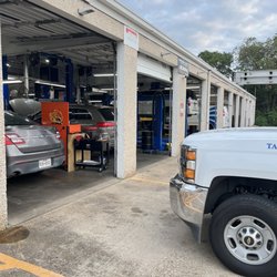Dennis Road Automotive - Service bay