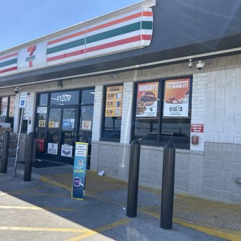 7 Eleven - Gas Stations Near Me - Manor, Texas