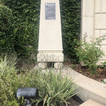 Reeves Park - Park rules posted - Parks Near Me - Beverly Hills, California