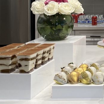 Mini Desserts Catering - Chocolate covered strawberries Tiramisu trifles Strawberry Shortcake trifles - Desserts Near Me Mini Desserts Catering - Chocolate covered strawberries Tiramisu trifles Strawberry Shortcake trifles - Desserts Near Me