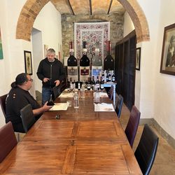 Casa Sola - Chianti Winery - People fighting upon our arrival...