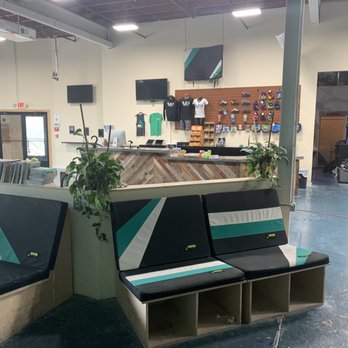 Tufas Boulder Lounge - Front desk plus indoor greenery - Rock Climbing Near Me - Philadelphia, Pennsylvania Tufas Boulder Lounge - Front desk plus indoor greenery - Rock Climbing Near Me - Philadelphia, Pennsylvania