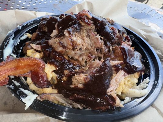 Piggin' Out Smokehouse by null