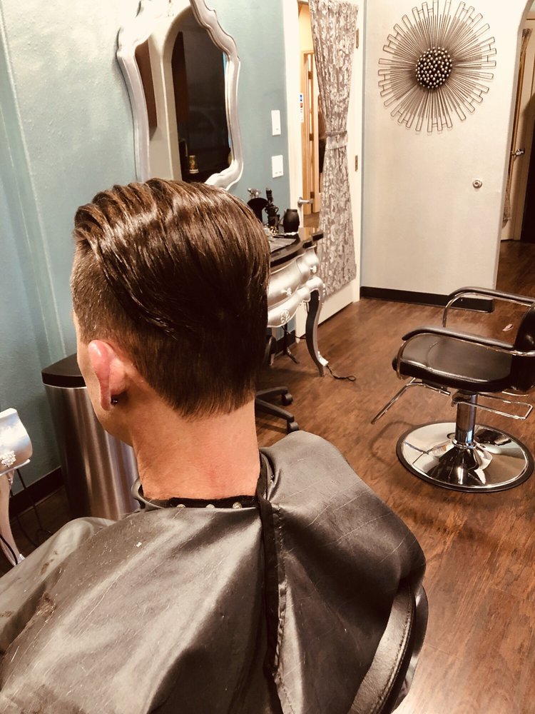 Rich & Famous Hair Studio Logo