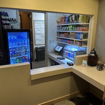Marriott Jacksonville Downtown - Grab n'Go... but it's behind glass. - Hotels Near Me - Jacksonville, Florida Marriott Jacksonville Downtown - Grab n'Go... but it's behind glass. - Hotels Near Me - Jacksonville, Florida