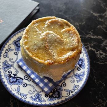 THE VERMILLION ROOM - French onion soup - French Near Me - Banff, Alberta THE VERMILLION ROOM - French onion soup - French Near Me - Banff, Alberta